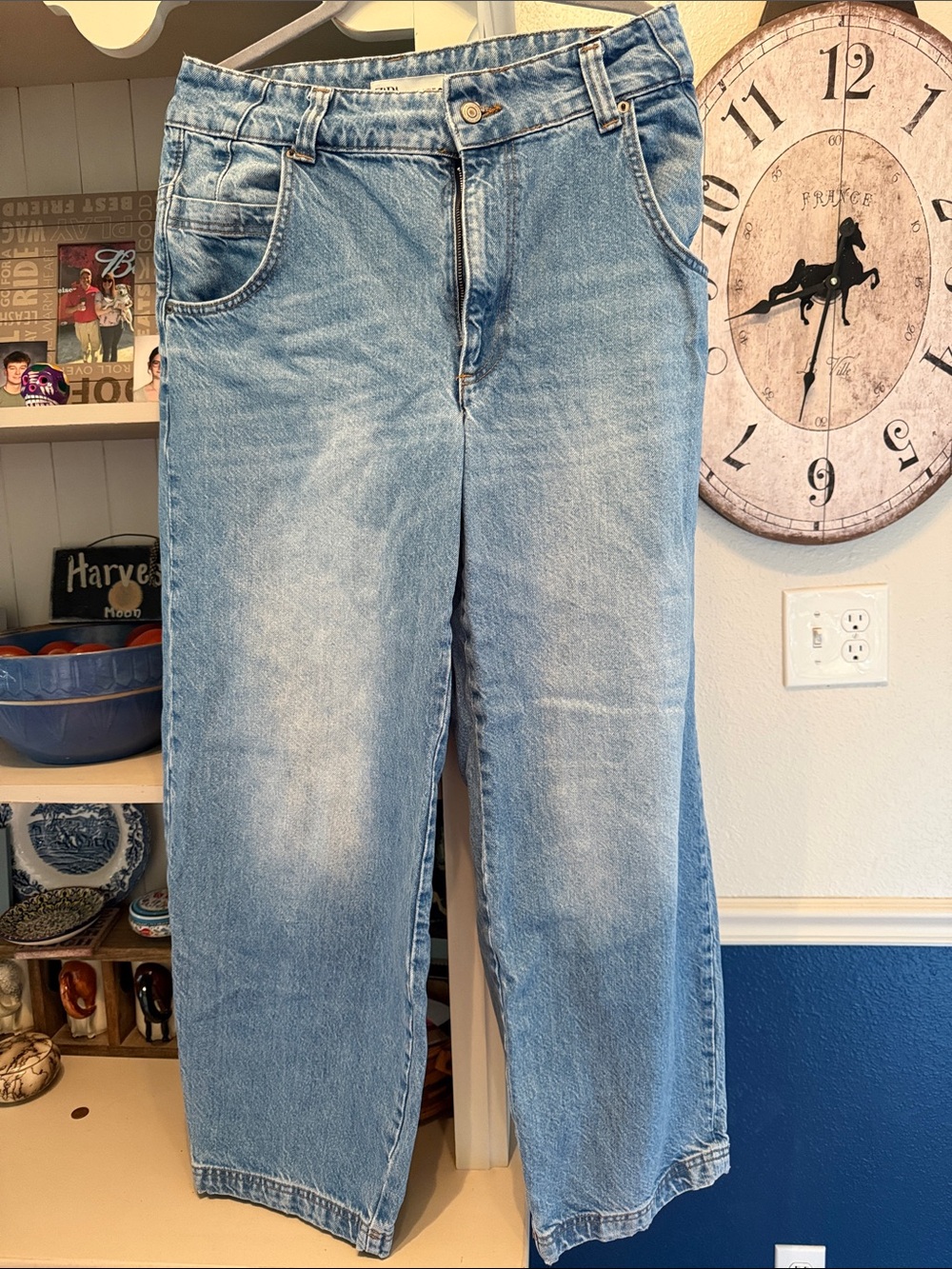 Zara light wash barrel style jeans size 28